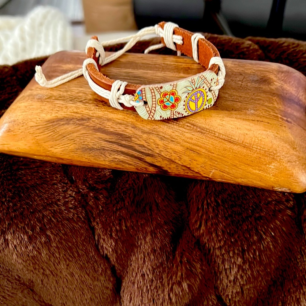Boho leather bracelet, adjustable.